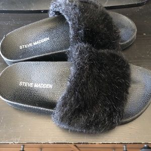 Girls Steve Madden puff slippers